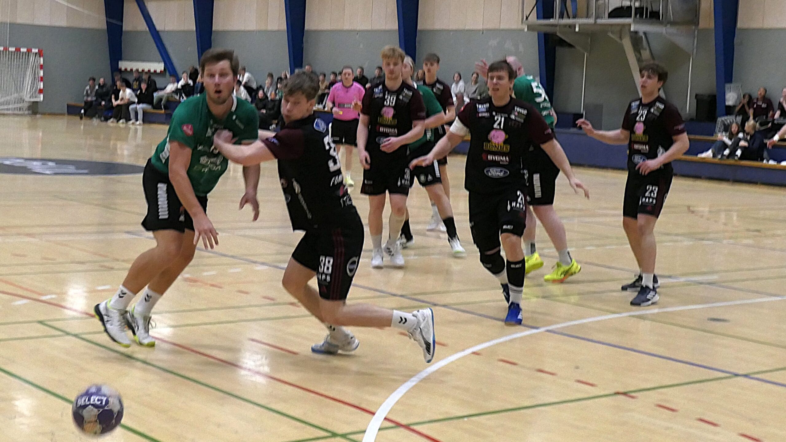 H71 vann eisini fyrsta dystin í mansdeildini