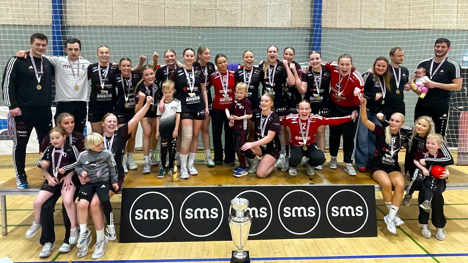 Hondbólturin fer í gongd um vikuskiftið