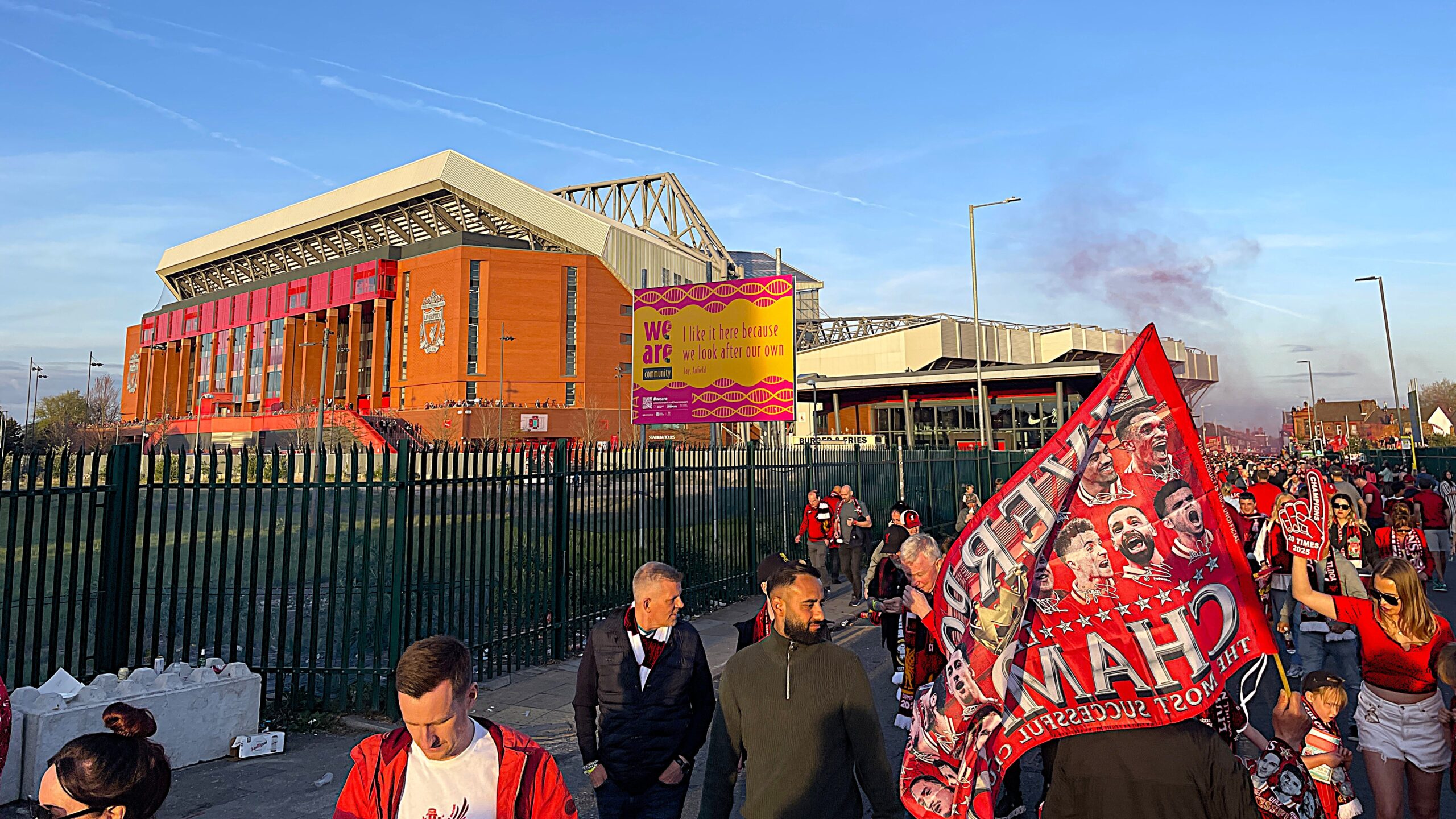 Liverpool steingir 145.000 atgongumerkjakontur