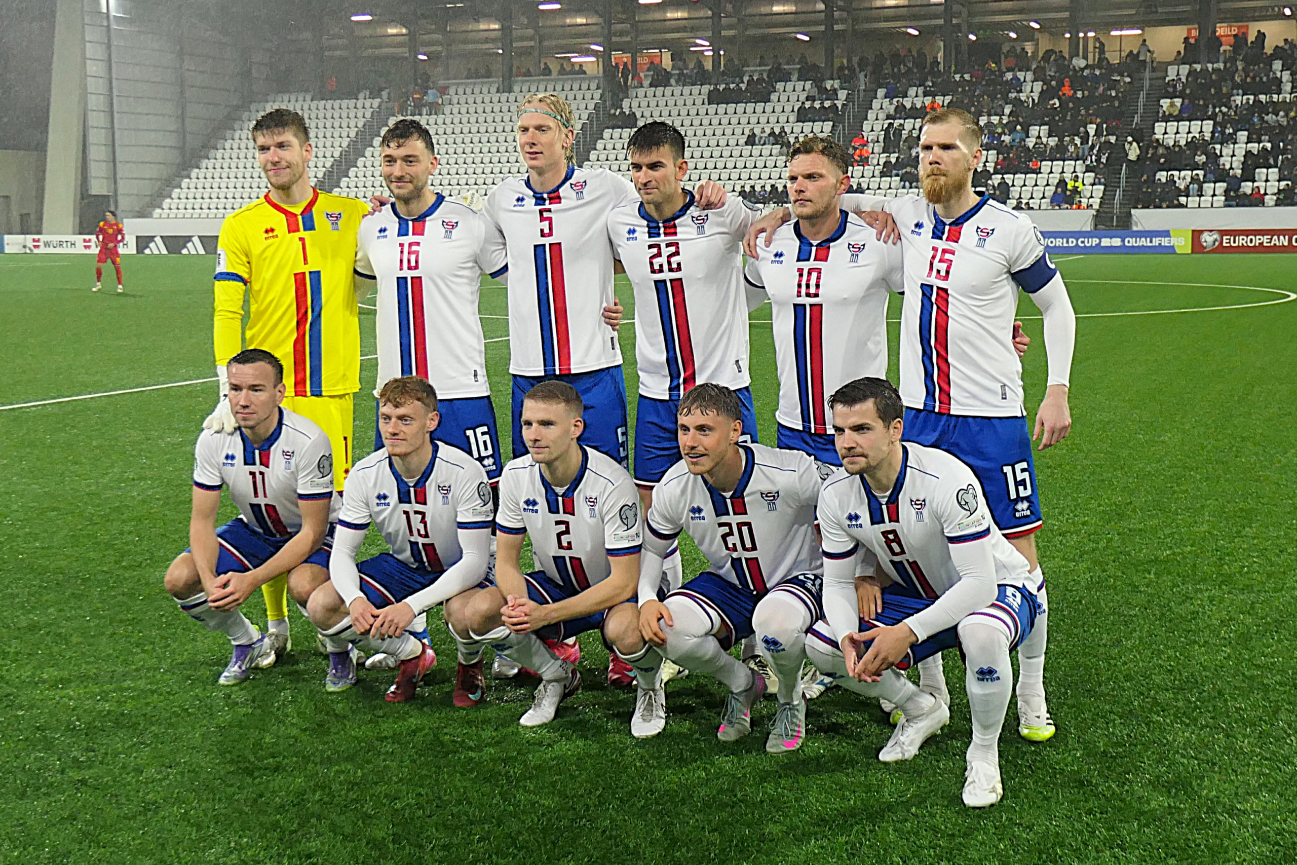 Undanfrásøgn: Ræður um, at fáa armarnar niður aftur