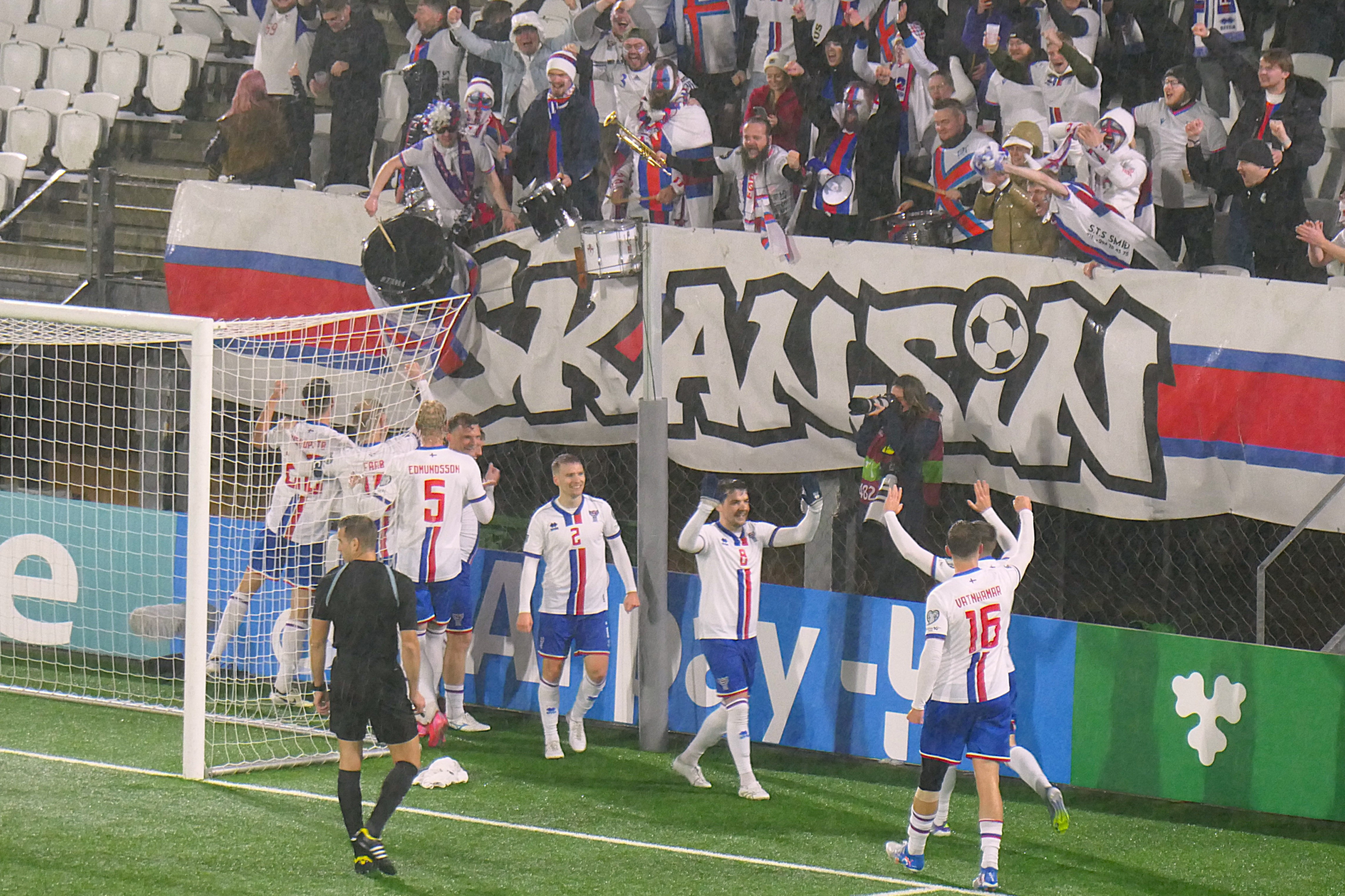 Føroyar trý málmet:  Pluss á málkontuni fyri fyrstu ferð