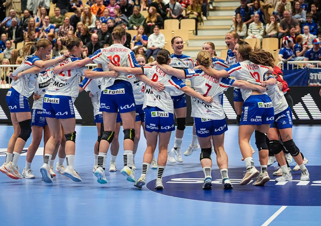 Ein gylt hondbóltsløta í Reykjavík