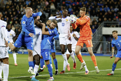 Ísland stig móti Fraklandi – Vónin um HM livir enn