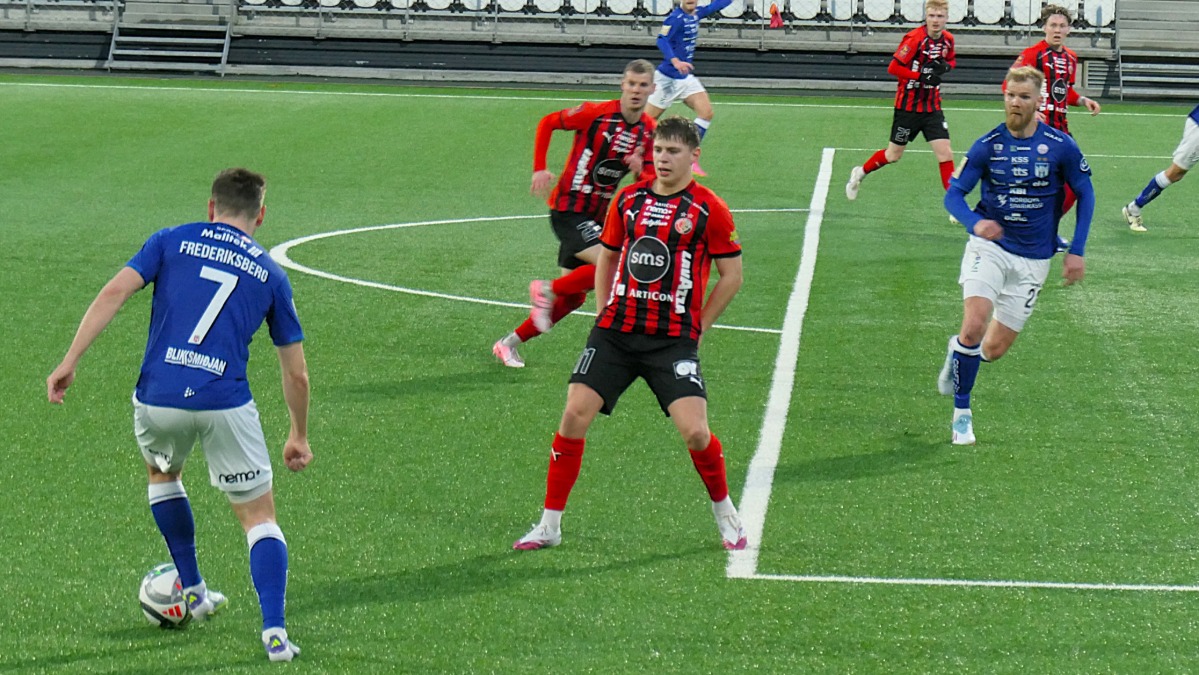 KÍ vísti vágamonnum ongar náðir og setir beina kós móti FM