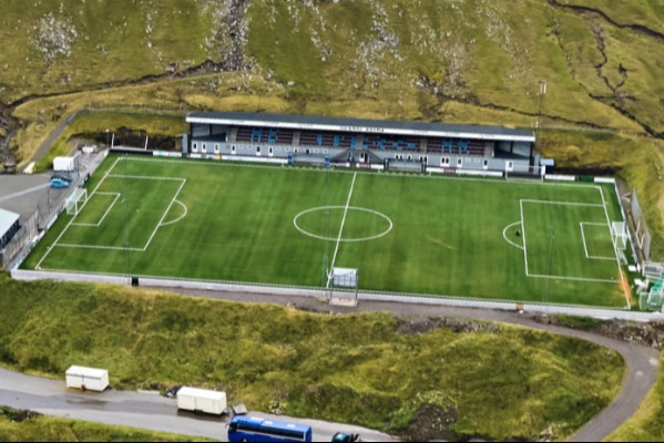 Ársins fyrst fótbóltsdystur útsettur til leygardagin