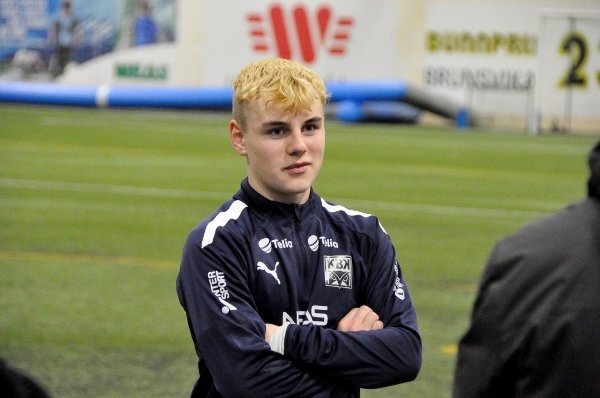 Føroyskt stjørnuskot heim til Føroya og Víking