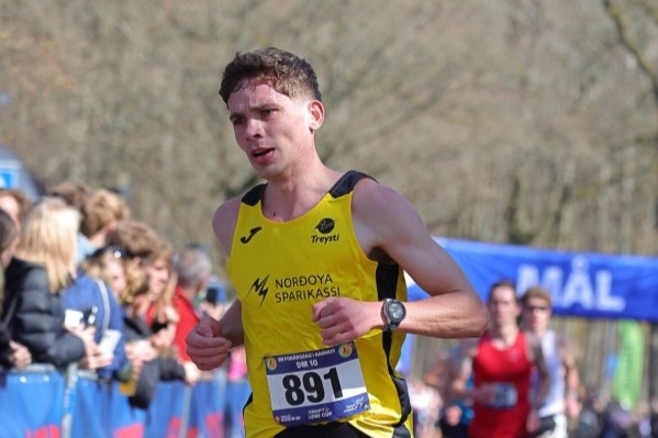 Julian bøtti um metið í hálvmarathon á heimavegi