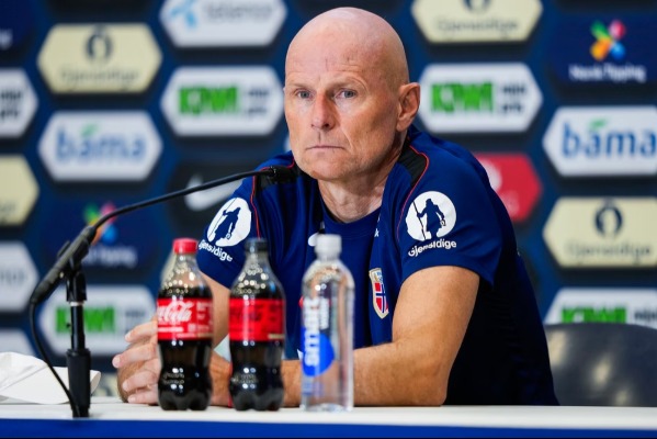 Solbakken: Vit eru øll hyklarar